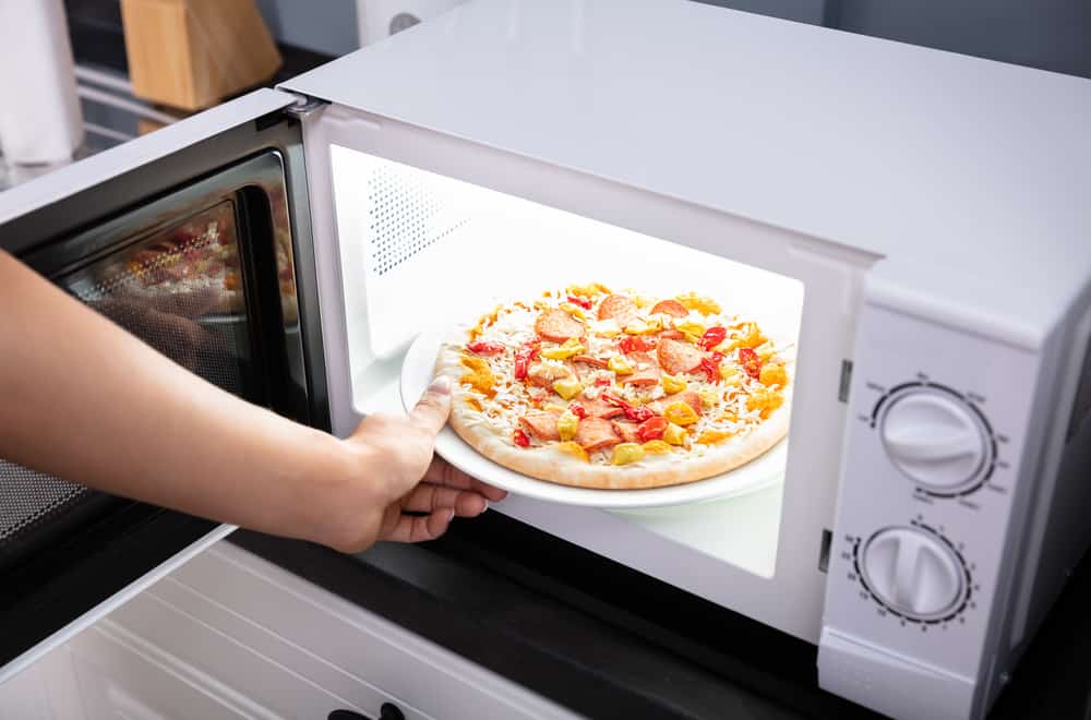 4 Ways to Reheat Pizza In a Microwave