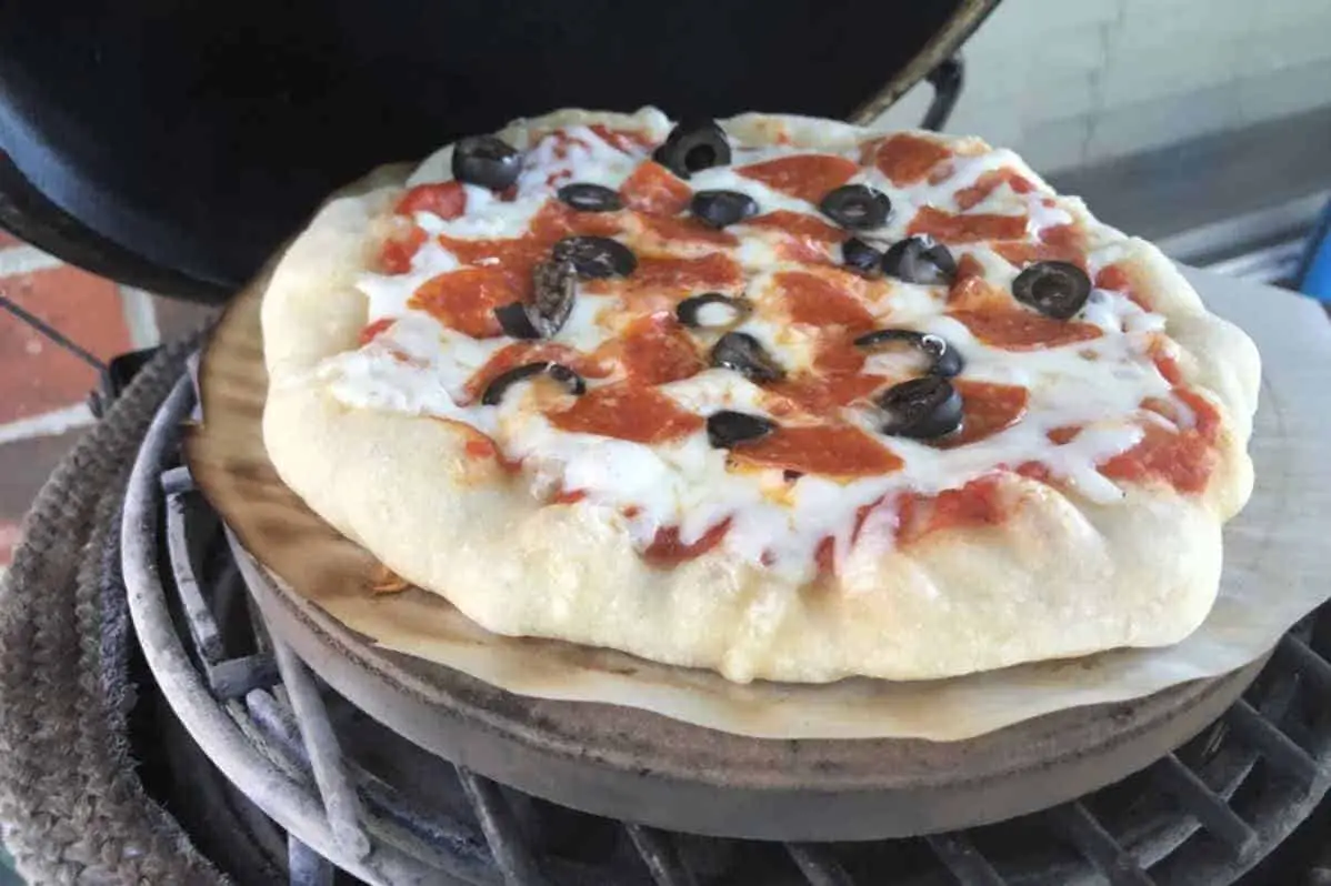 Big Green egg pizza