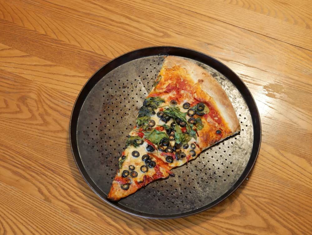 Factors to Consider When Choosing a Pizza Pan