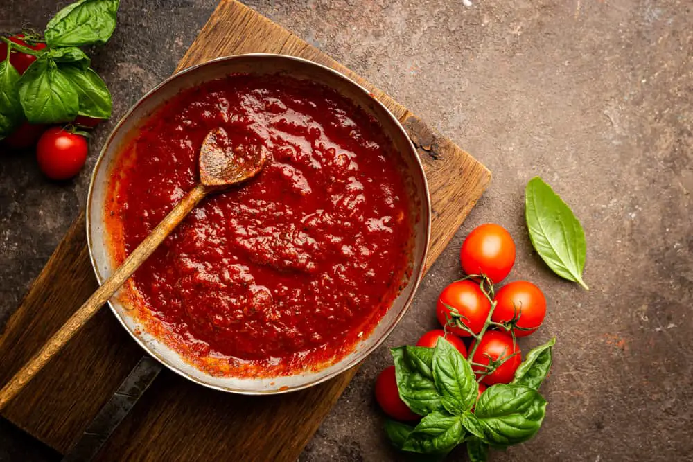 Classic,Homemade,Italian,Tomato,Sauce,With,Basil,For,Pasta,And