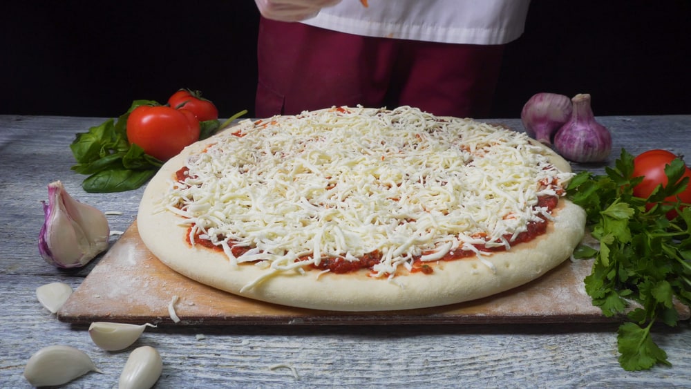 Hand-Tossed and Pan Pizza — the Difference