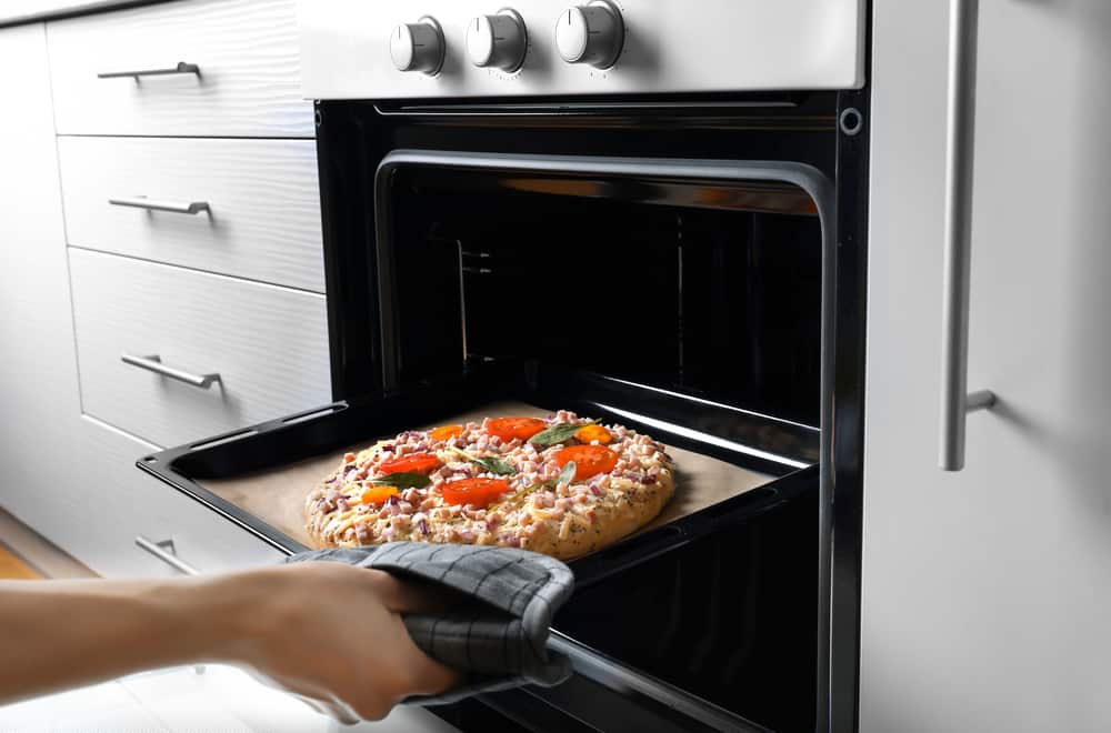 Come riscaldare la pizza con il forno a microonde e forno