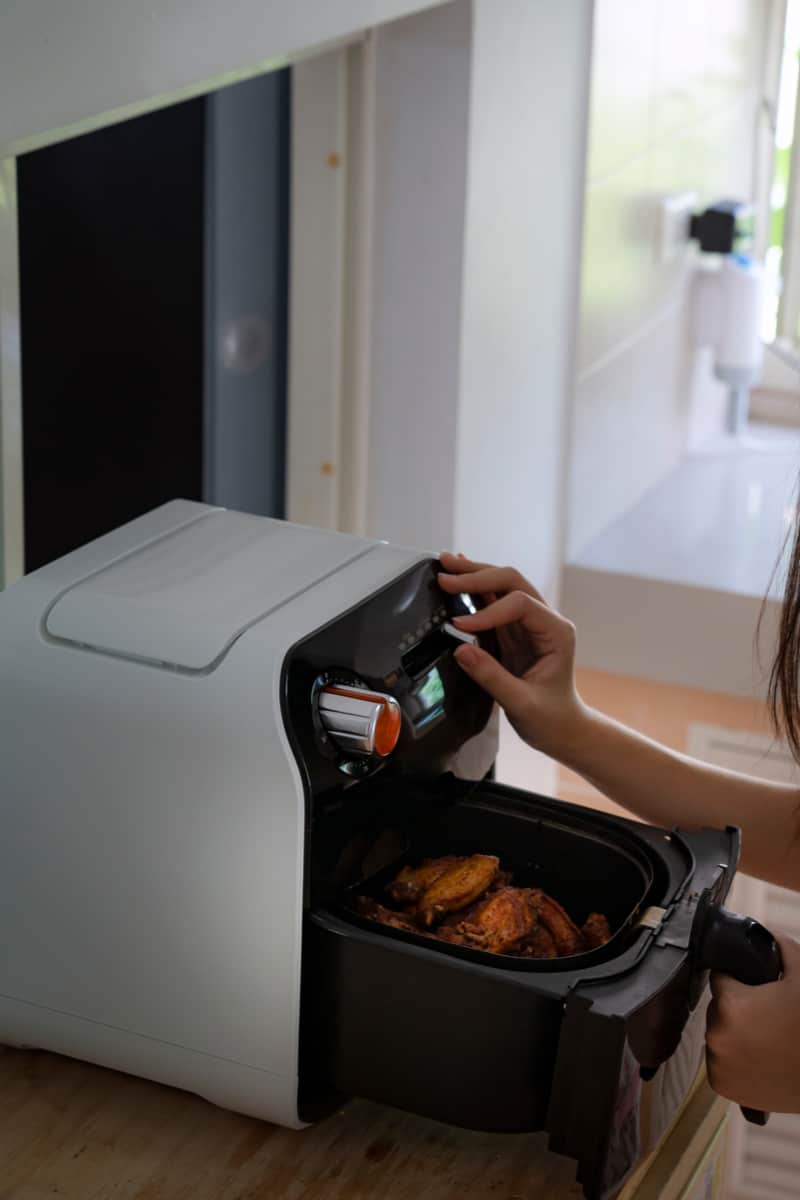 Tips on using your air fryer in heating your pizza.
