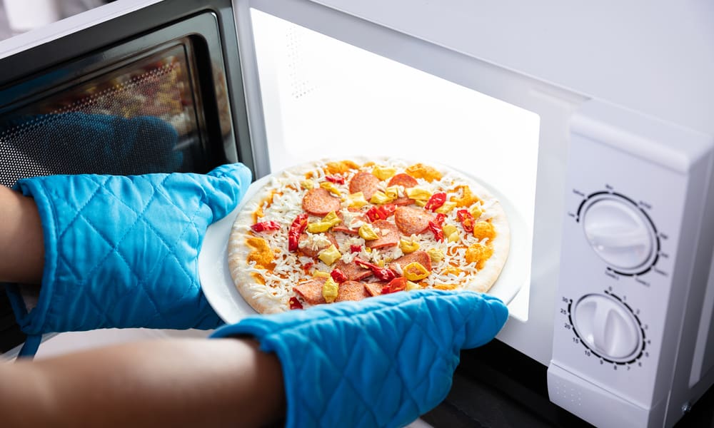 7 Steps to Make Pizza In Microwave