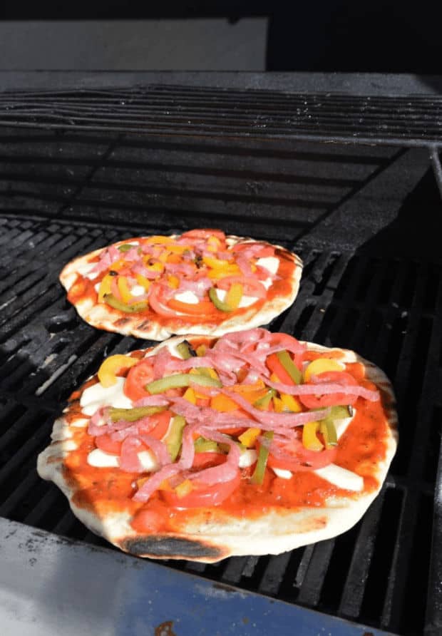 A-Homemade-Grilled-Pizza-Party