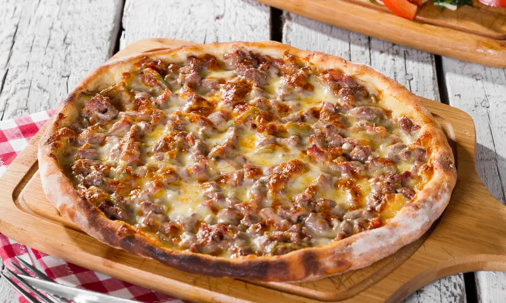 Topping pizza american favorite