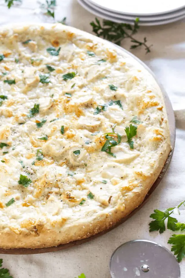 Chicken-Alfredo-Pizza-from-Recipe-Runner