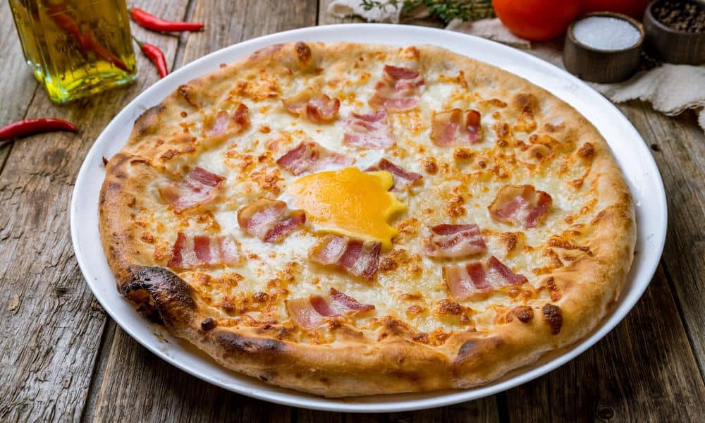 Egg-Pecorino-Pizza