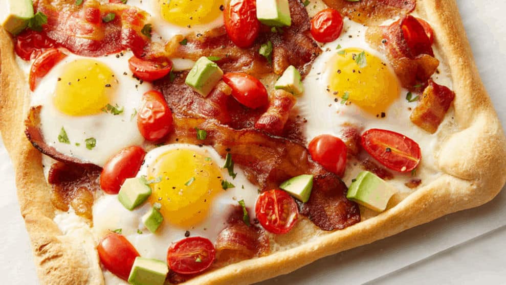 Egg-and-Avocado-Breakfast-Pizza