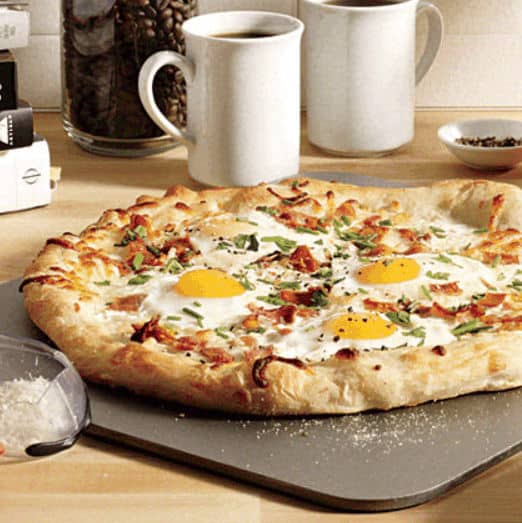 Eggs-and-Bacon-Breakfast-Pizza