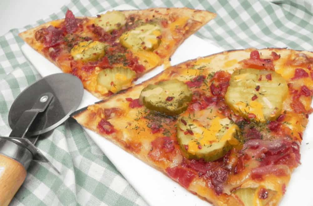 Garlicky-Bacon-and-Pickle-Pizza