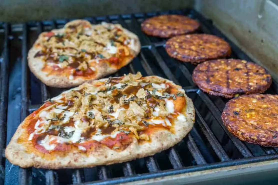 Gas Grill Method keep pizza warm