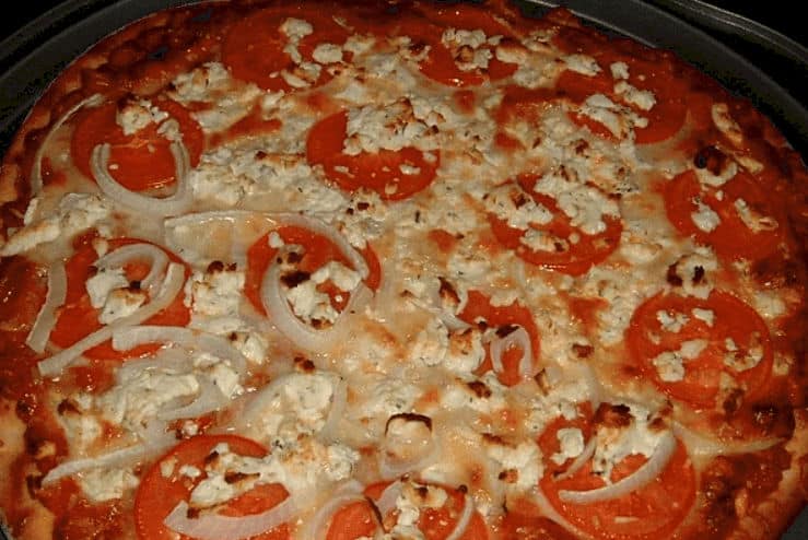 Goat-Cheese-and-Tomato-Pizza