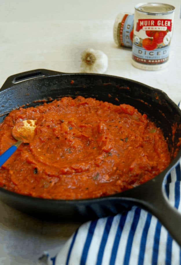 Homemade-Vegan-Pizza-Sauce-Recipe-–-Vegan-Red-Sauce