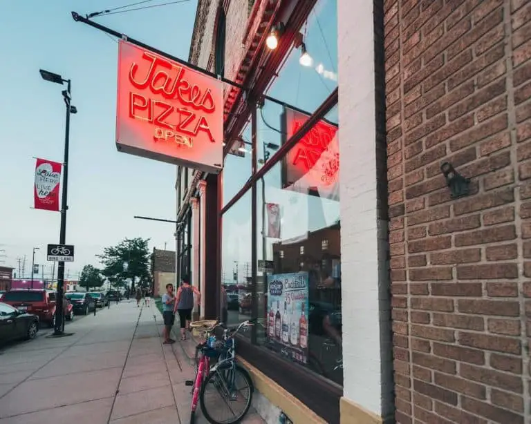 18 Best Pizza Places in Green Bay, WI [2023 Updated]