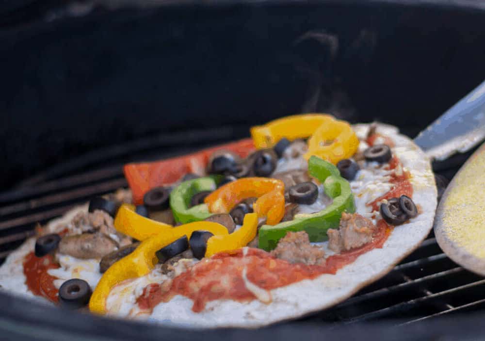 Kitchen-Laughter-BGE-Grilled-Pizza