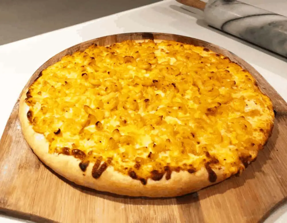 Macaroni-and-Cheese-Pizza