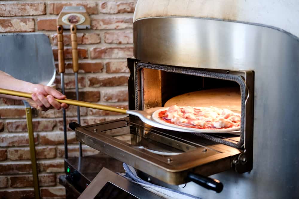 How to Safely Retrieve Your Hot Pizza from the Oven