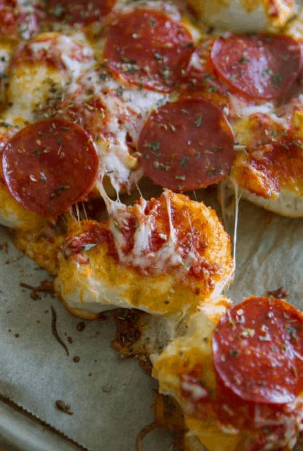 Pull-Apart-Pizza-Bread-from-Laurens-Latest