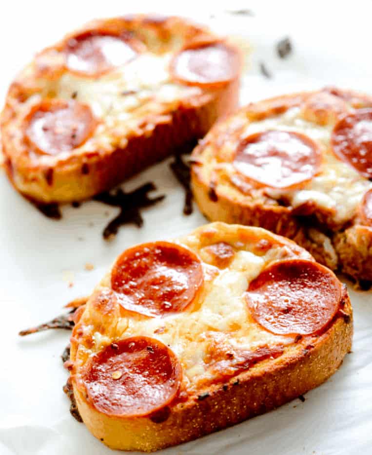 Texas-Toast-Garlic-Bread-Pizza