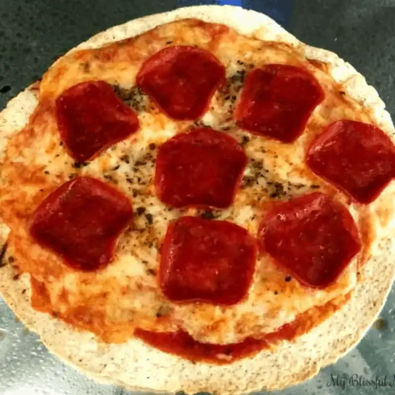 Tortilla-Pepperoni-Pizza