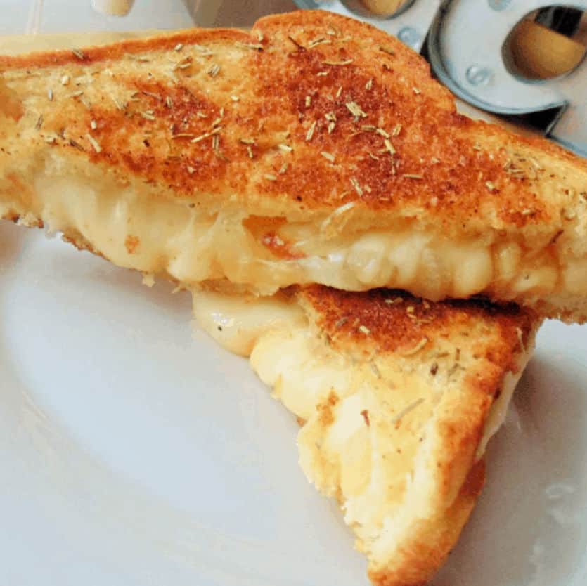 White-Pizza-Grilled-Cheese