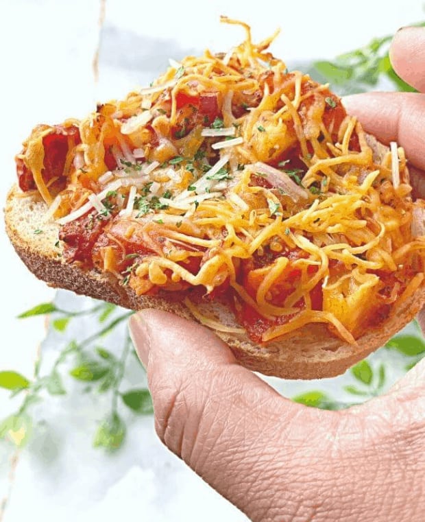 Air-Fryer-Bread-Pizza-Recipe-–-simplyvegetarian777