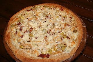 Chicken-Bacon-and-Artichoke-Pizza