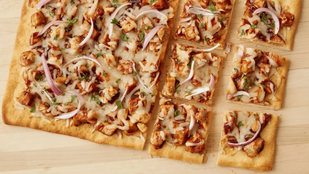 Classic-BBQ-Chicken-Pizza