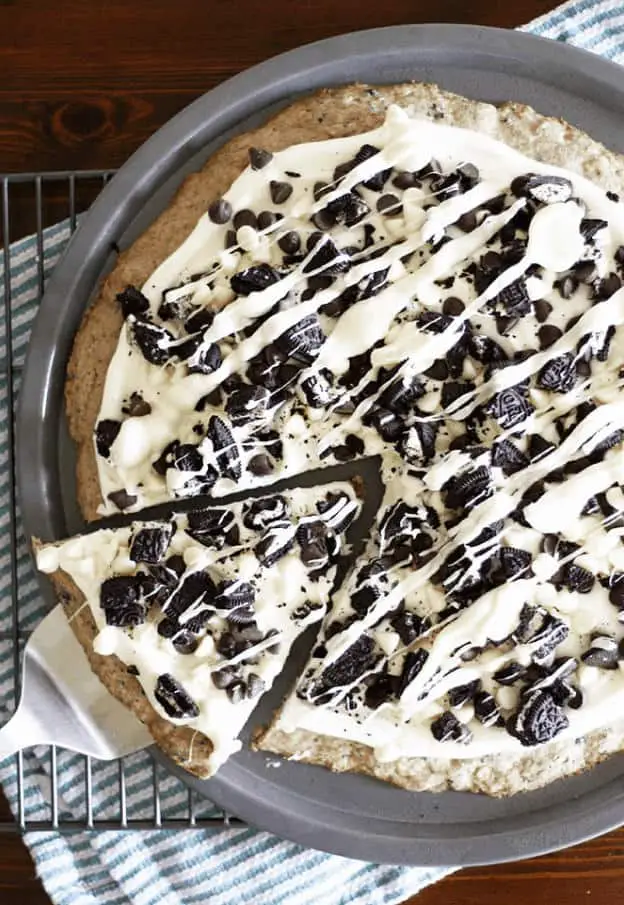 Cookies-Creme-Dessert-Pizza