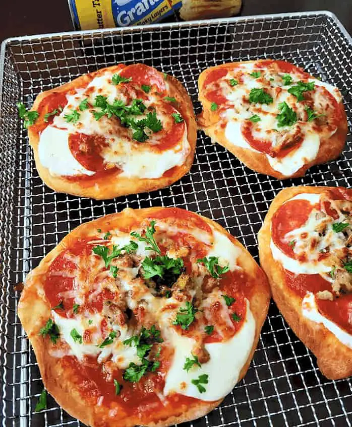 Easy-Air-Fryer-Pizzas-Using-Pillsbury-Biscuits-–-Dailyyum.com_