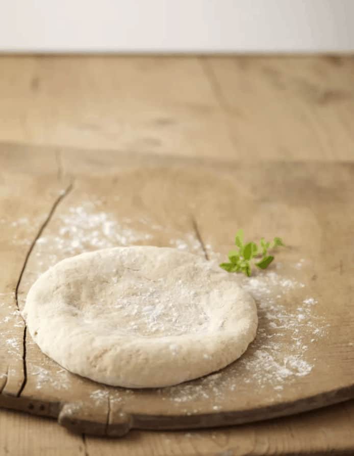 Easy-Greek-Pizza-Dough-Zymi-gia-Lathenia