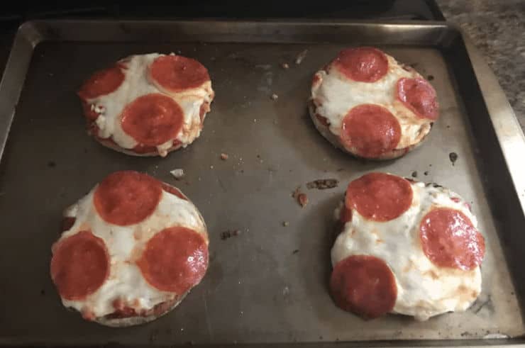 Fast-and-Easy-English-Muffin-Pizza
