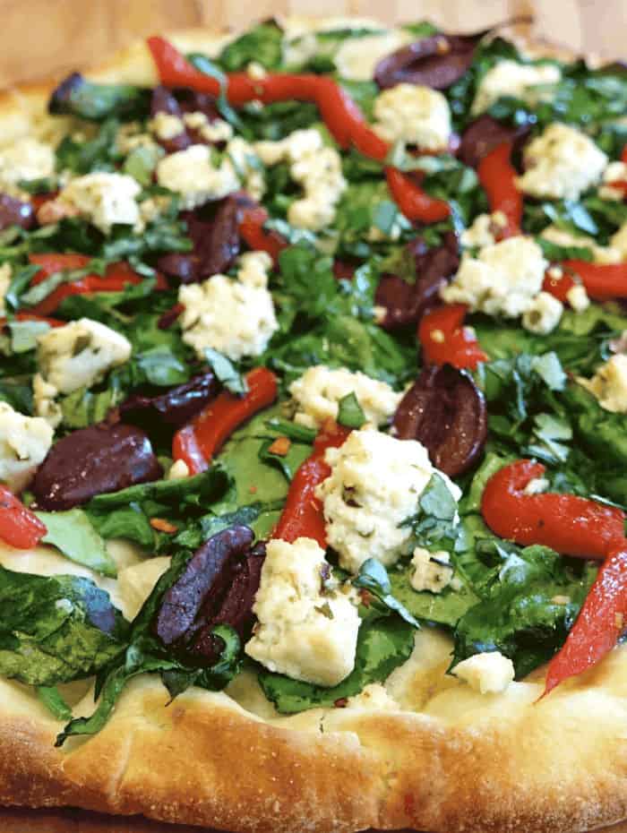GREEK-ISH-PIZZA-SPINACH-OLIVE-PIZZA-WITH-VEGAN-FETA