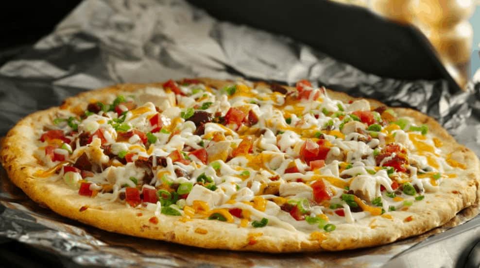 Grilled-Chicken-and-Bacon-Ranch-Pizza-Recipe-–-BettyCrocker.com_