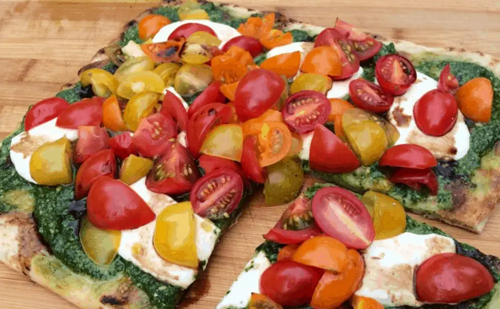 Grilled-Heirloom-Tomato-Pesto-Pizza