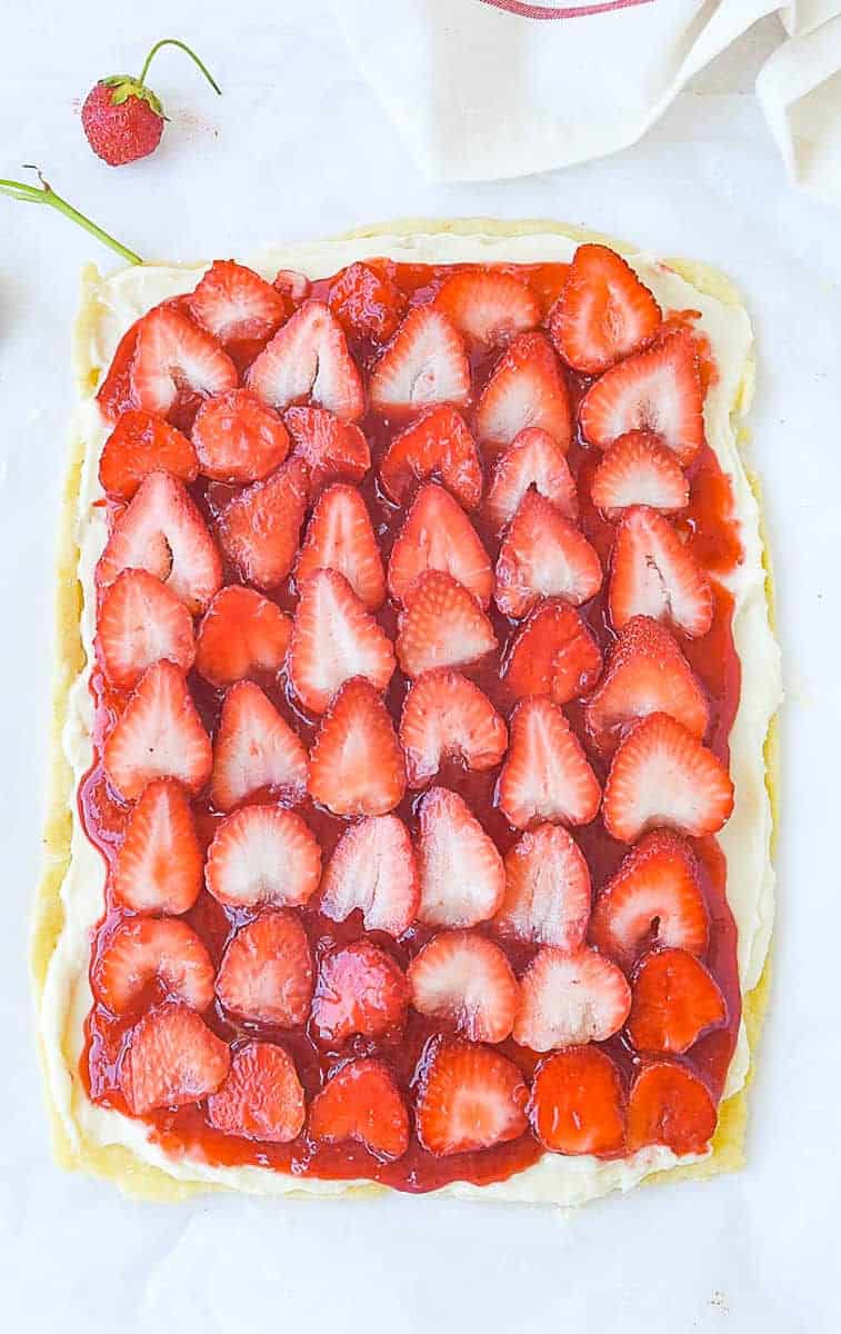 Strawberry-Pizza-Recipe-–-Your-Homebased-Mom-Blog