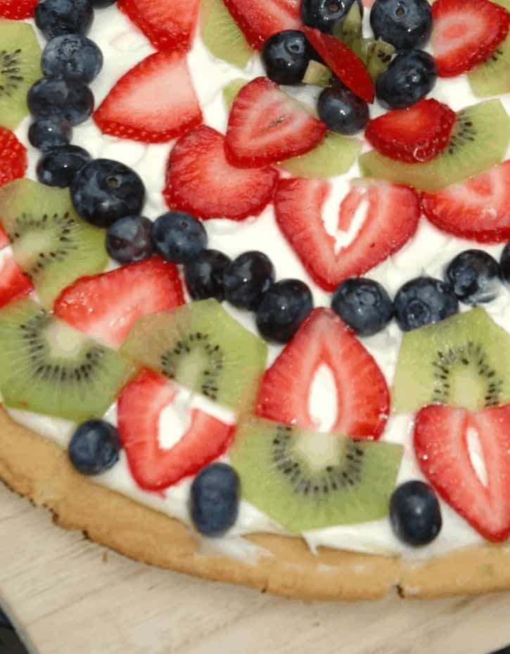 Sugar-Cookie-Fruity-Pizza-Recipe-for-Kids-–-Thespruceeats.com_