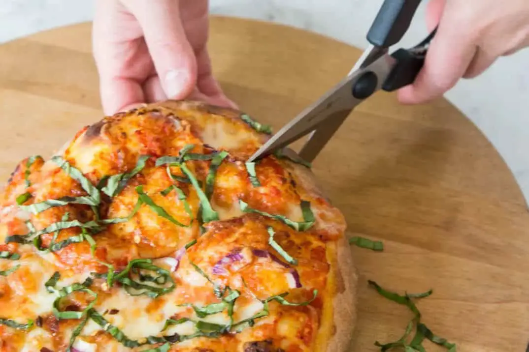 Kitchen Shear Scissors cut pizza