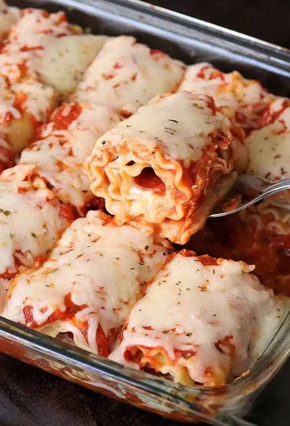 Pepperoni Pizza Lasagna Rollups