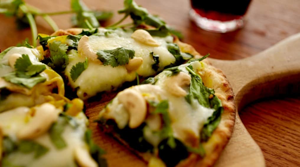 Spinach and Curry Pizza