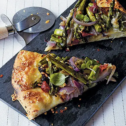 Grilled Pizza with Asparagus and Caramelized Onion