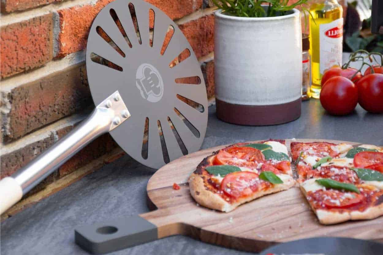 Wood vs. Metal Pizza Peel