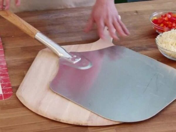 Wood vs. Metal Pizza Peel: Which is Better?