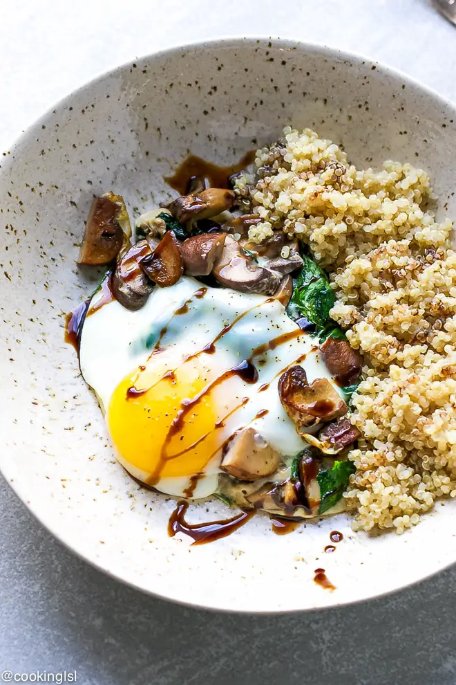 Mushroom Spinach Quinoa Breakfast Bowl