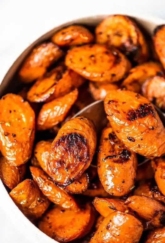 Quick Garlic Roasted Carrots