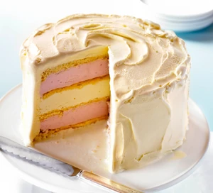 White Chocolate And Strawberry Ice Cream Cake