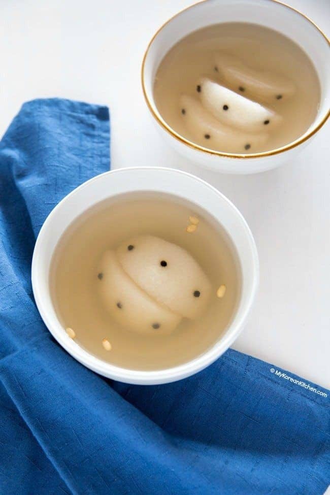Songpyeon (Half Moon Rice Cakes)