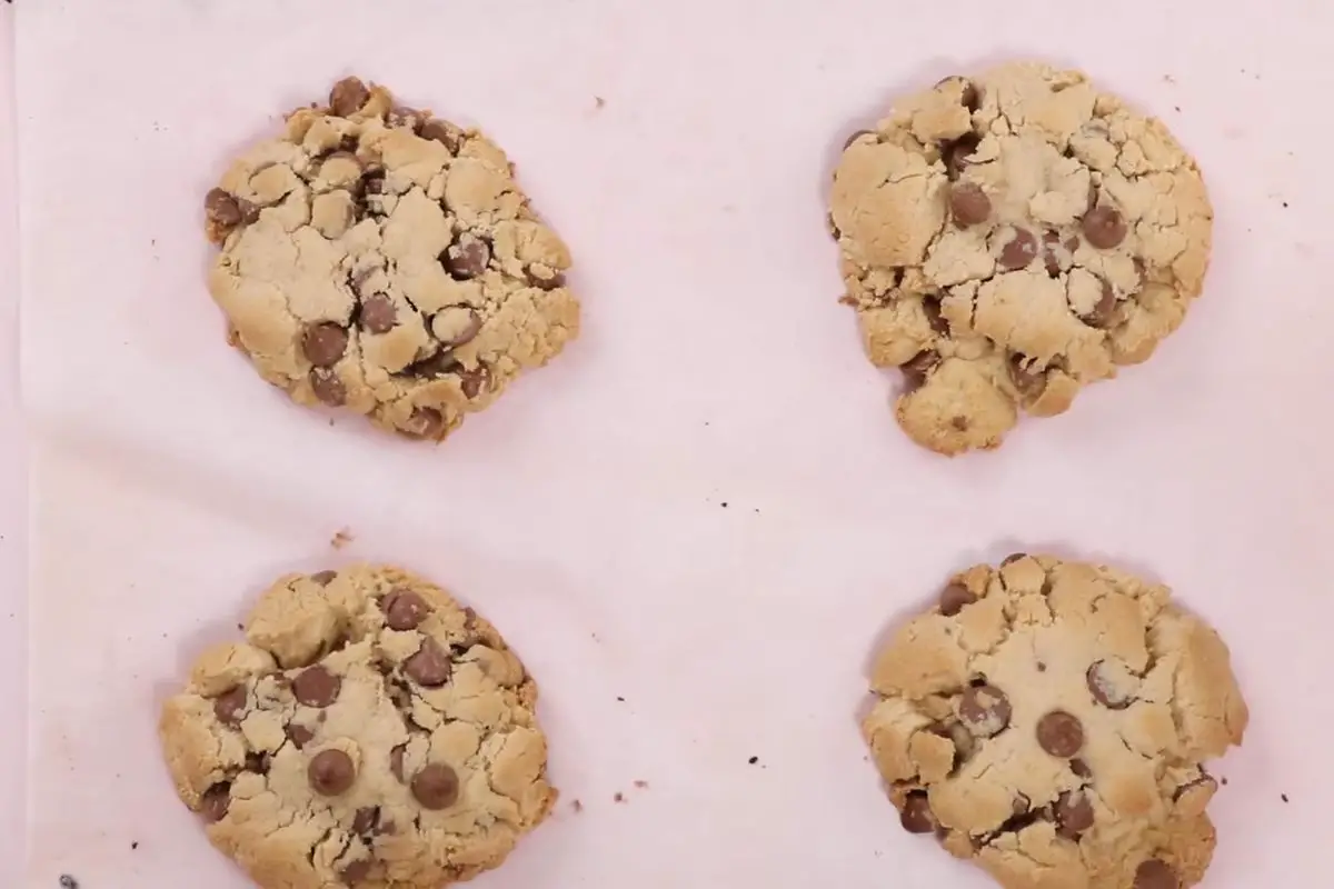 Crumbl Chocolate Chip Cookies