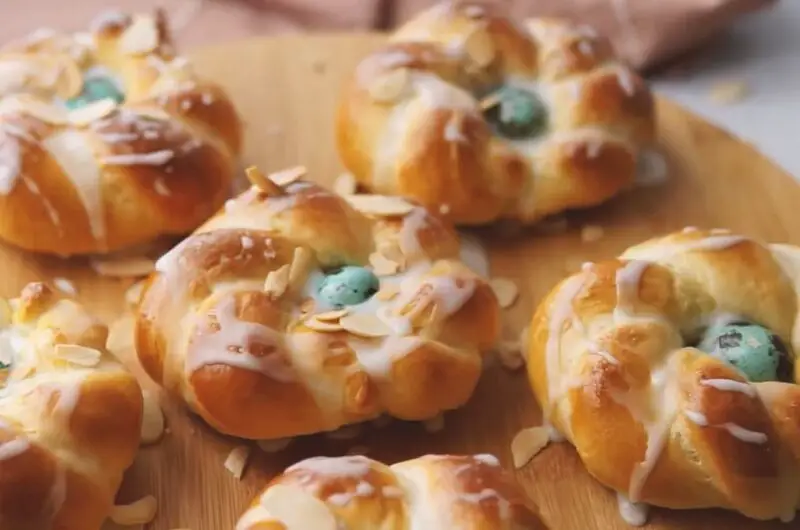 How to Make Traditional Italian Easter Bread with Quail Eggs?